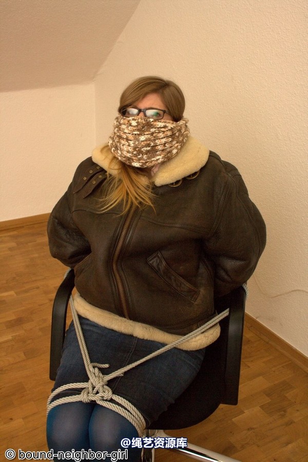 bound-neighbor-girl - Guest Melissa - Wintry robbery 第 27 张图片