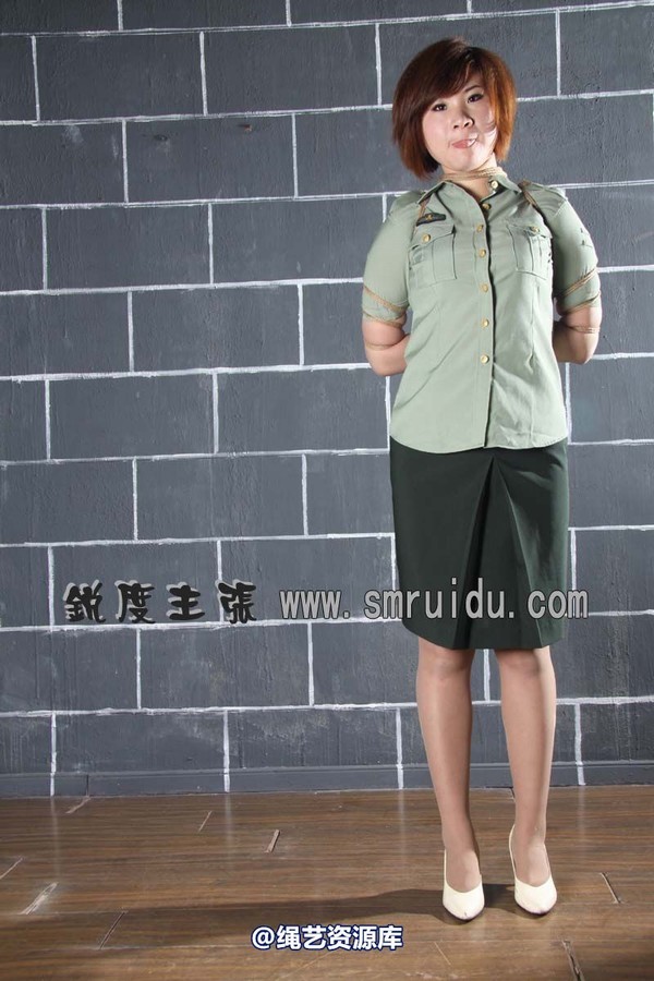 锐度主张 - 军服五花绑模特：瑶瑶 第 50 张图片