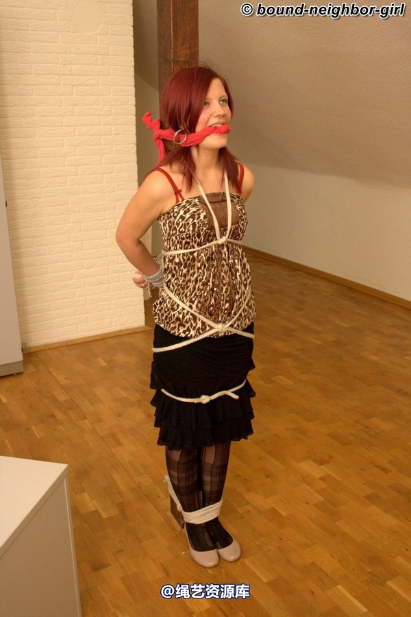 bound-neighbor-girl - Melina - Tied up in the office 2 第 46 张图片