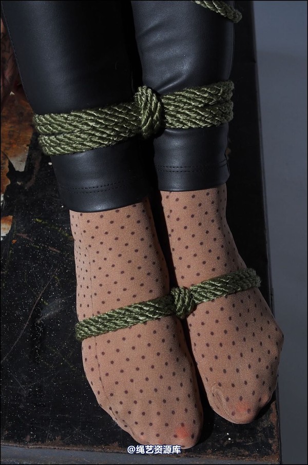 simplytied - Missy Minx in leggings 第 29 张图片