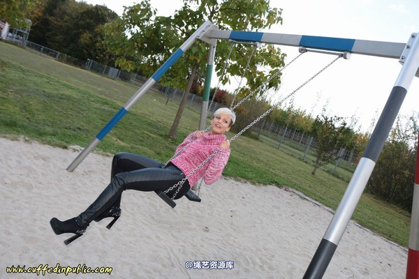 girlsinsteel - Handcuffed at the childs swing 第 8 张图片