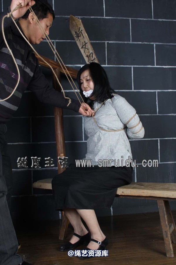 锐度主张 - 大襟衣插牌女囚模特：玉露 第 6 张图片