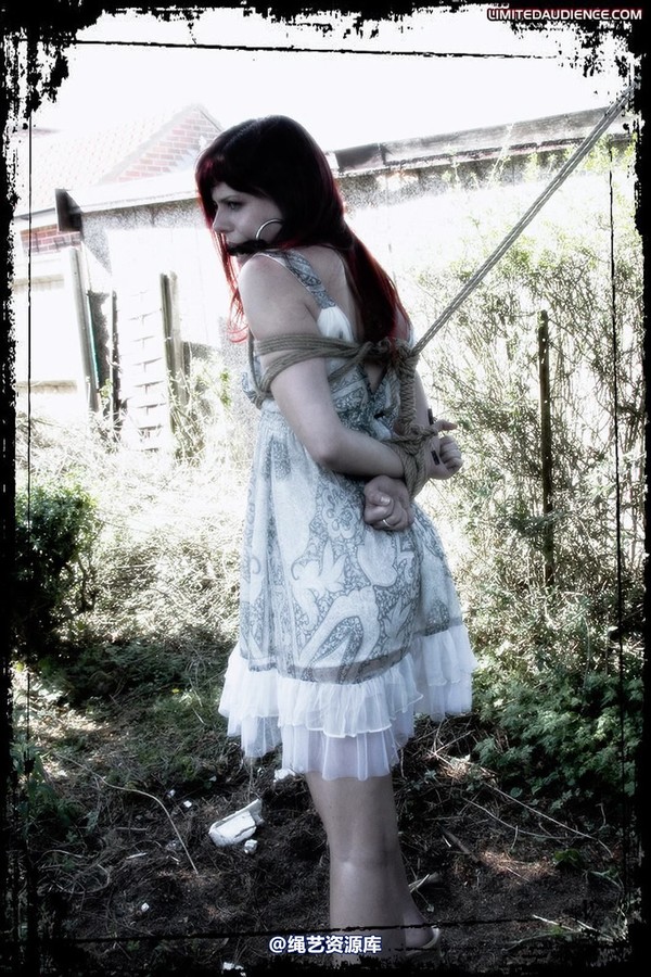 limitedaudience - 2009 scarlett tethered to tree 2 第 6 张图片