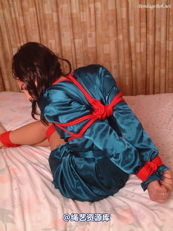 bondagebob - Robyn Silk robe 第 12 张图片