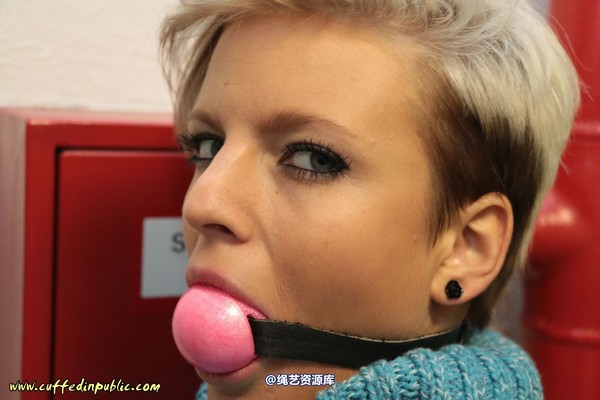 girlsinsteel - At the parking garage 第 33 张图片