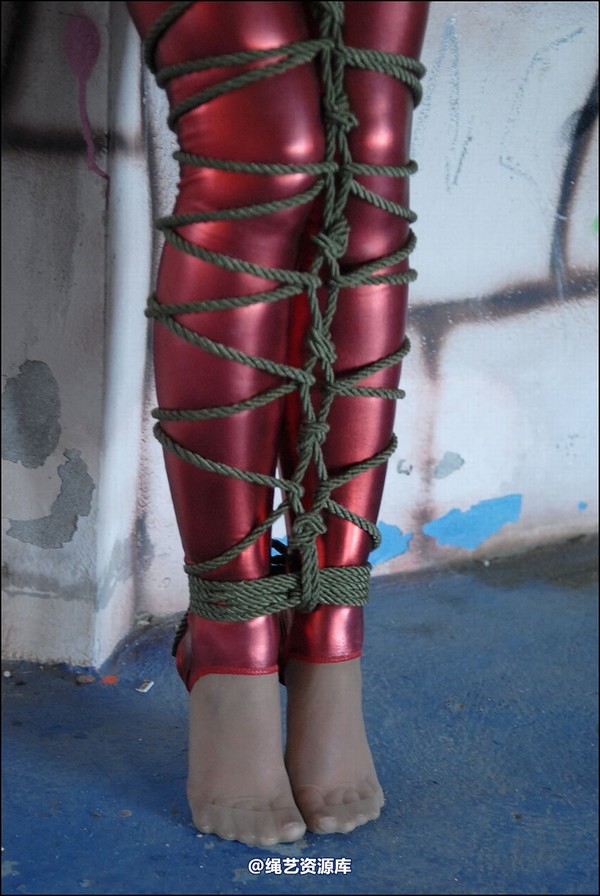 simplytied - Shiny Red on Spain 2 第 22 张图片