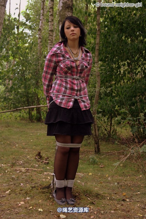 bound-neighbor-girl - Nadine - Adventure in the woods part 1 第 31 张图片