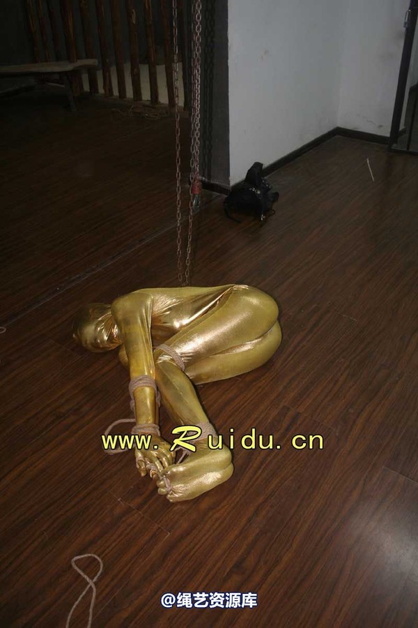 锐度主张 - 20070928第35期 影片胶衣紧缚悬吊图片 第 129 张图片