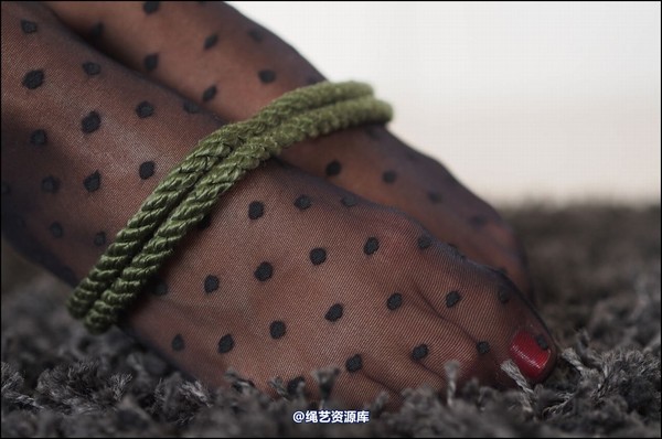 simplytied - Spotted tights in France 第 39 张图片