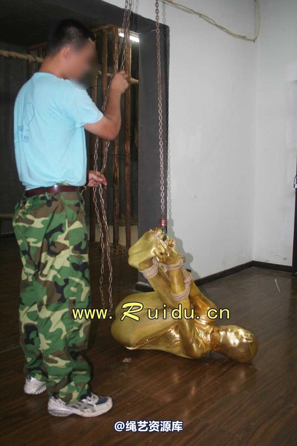 锐度主张 - 20070928第35期 影片胶衣紧缚悬吊图片 第 51 张图片