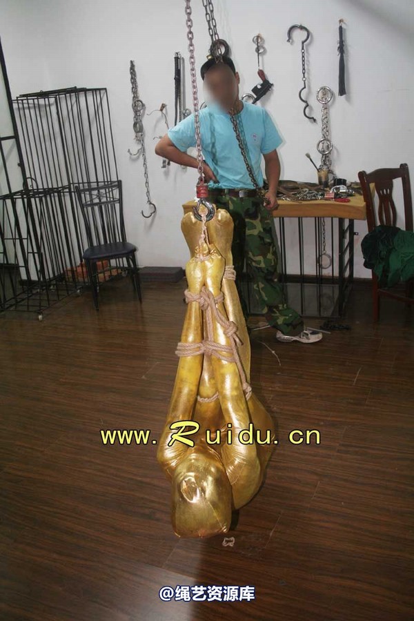 锐度主张 - 20070928第35期 影片胶衣紧缚悬吊图片 第 83 张图片