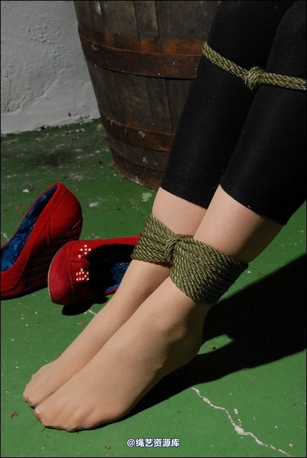 simplytied - NB in leggings 第 40 张图片