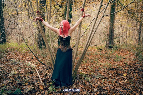 limitedaudience - 2014 elyssia hanging out in the woods 第 29 张图片