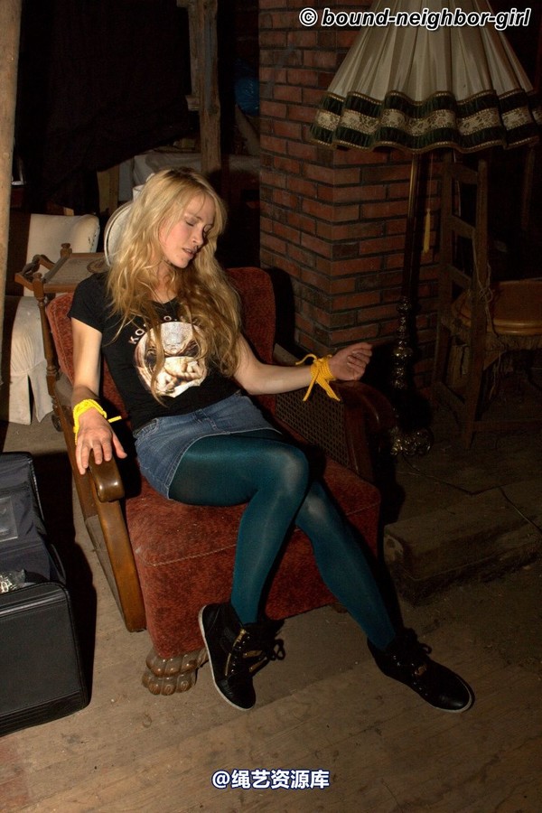 bound-neighbor-girl - Kate - Tied up in the attic 1 第 26 张图片
