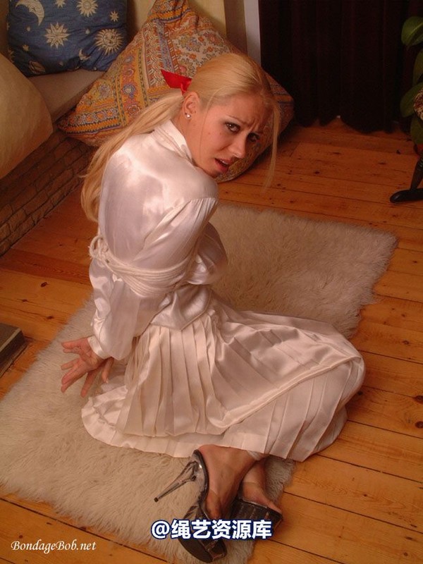 bondagebob - Petra Nights in white satin 第 23 张图片