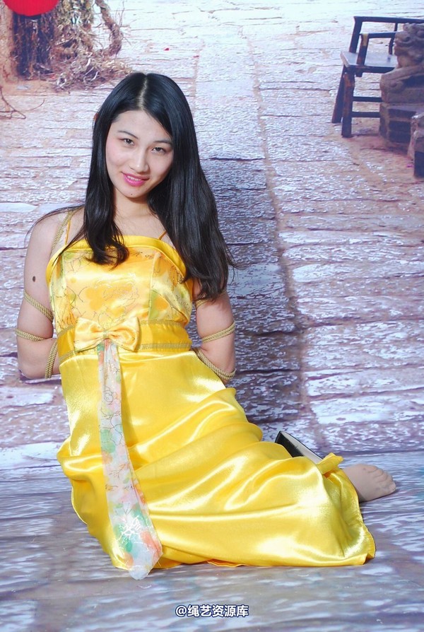 唯美之家 - 新模萧萧黄礼服 第 42 张图片