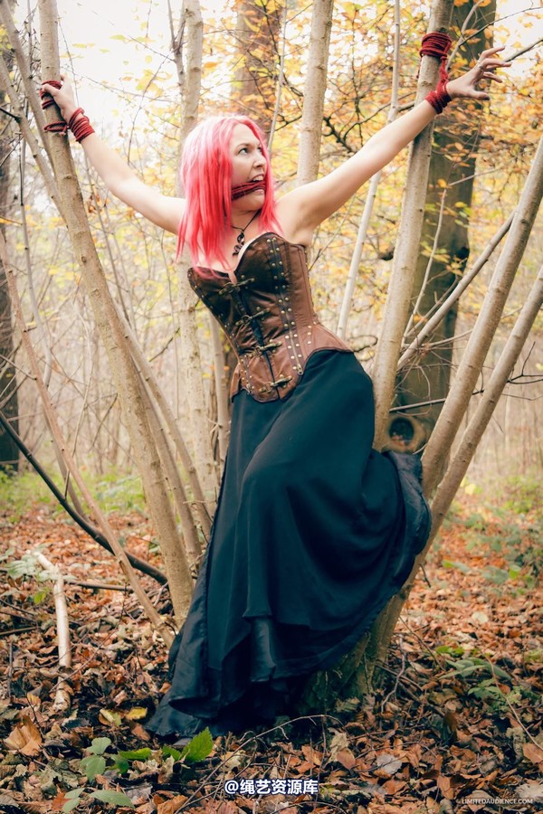 limitedaudience - 2014 elyssia hanging out in the woods 第 34 张图片