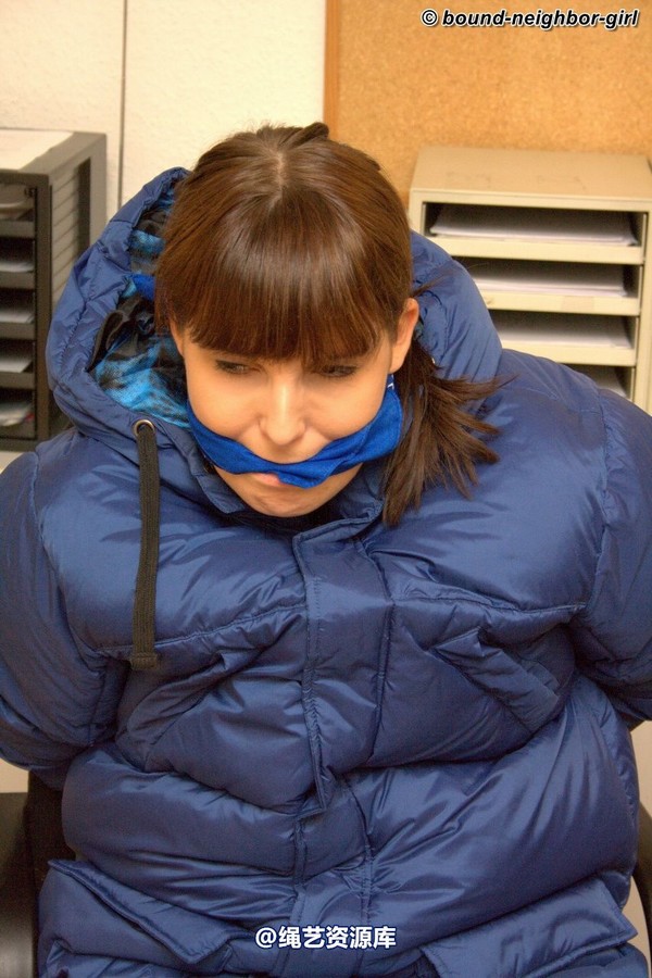 bound-neighbor-girl - Susan - Tied up in winter clothes 1 第 20 张图片