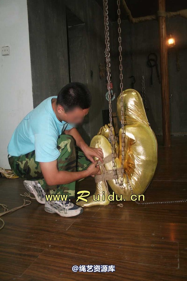 锐度主张 - 20070928第35期 影片胶衣紧缚悬吊图片 第 190 张图片