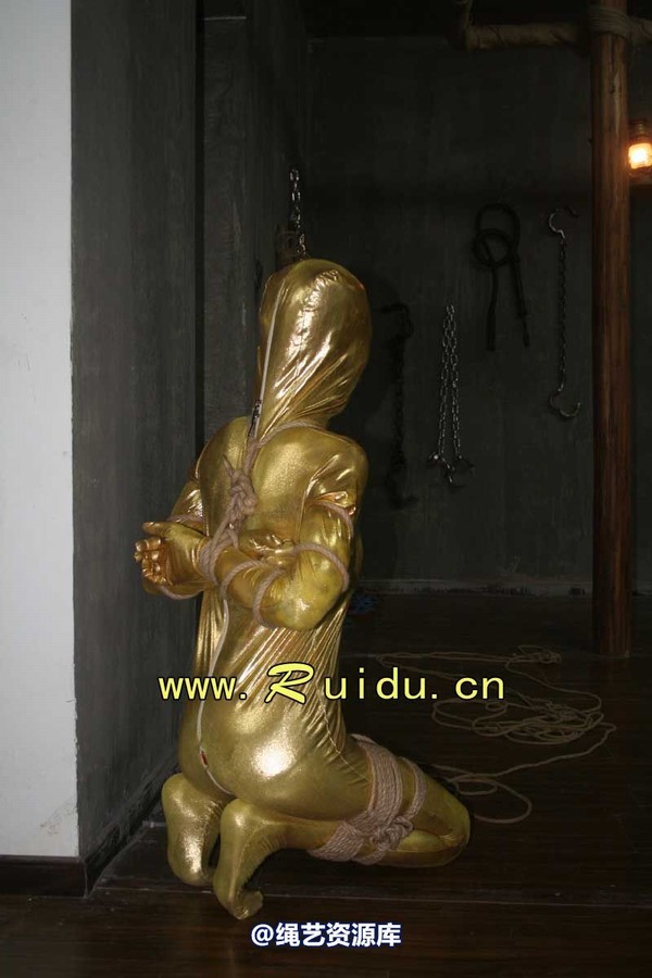 锐度主张 - 20070921第34期 影片胶衣紧缚悬吊图片 第 18 张图片