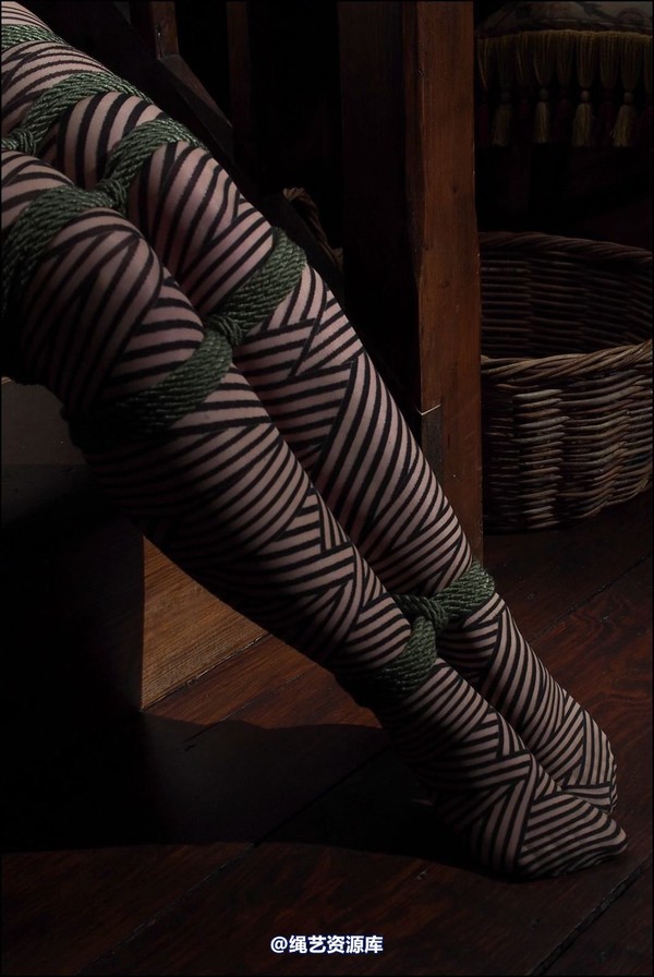 simplytied - SammieB Stair tied 第 24 张图片