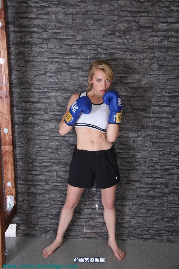 girlsinsteel - Cuffed in boxing gloves 第 11 张图片