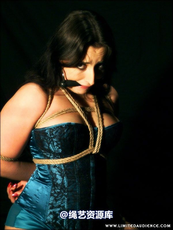 limitedaudience - 2007 jasmine de launay in a dark room 第 50 张图片