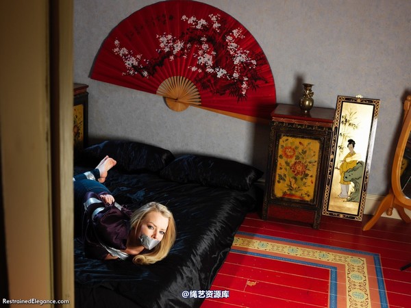 restrainedelegance - Girl Detective Taped Up Tight 第 103 张图片