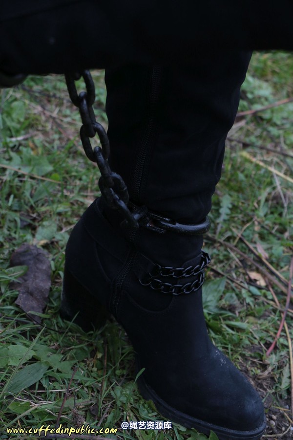 girlsinsteel - Public neckcuff 第 58 张图片