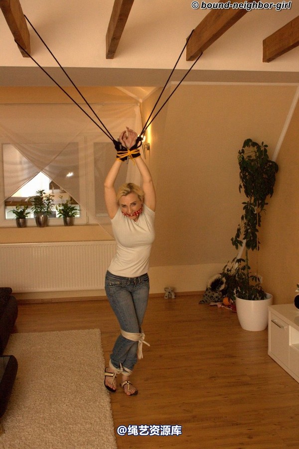 bound-neighbor-girl - Cindy - Tied up in her apartment 4 第 58 张图片