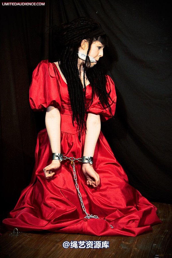 limitedaudience - 2009 catya lex eleven in the dungeon 第 4 张图片