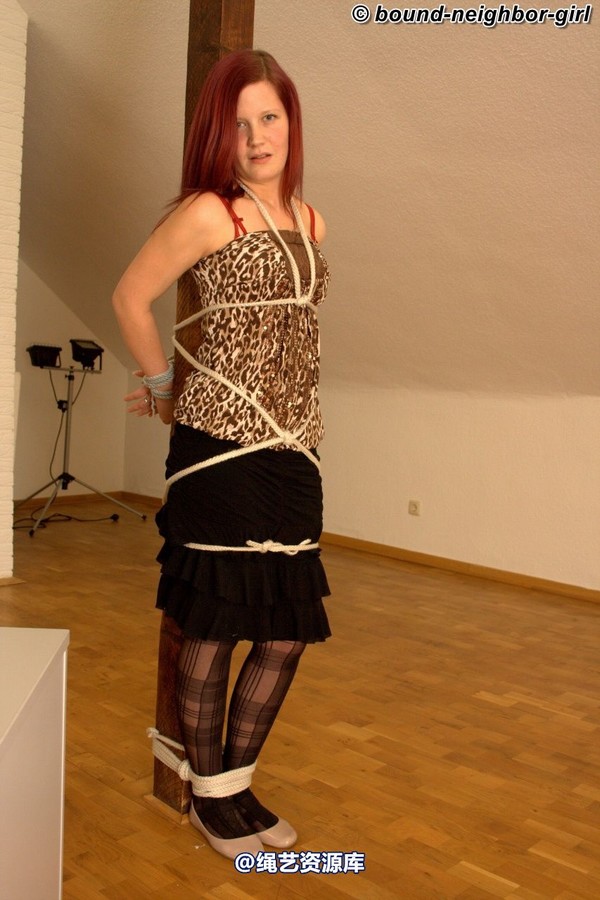 bound-neighbor-girl - Melina - Tied up in the office 2 第 32 张图片