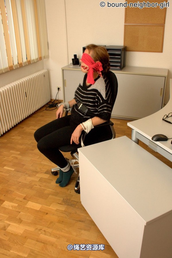 bound-neighbor-girl - Amy + Bella A - Tied up at the office 第 31 张图片