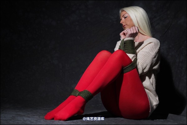 simplytied - Blonde in red tights 第 23 张图片