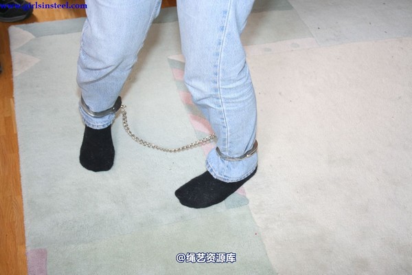 girlsinsteel - Heavy chains and handcuffs 第 41 张图片