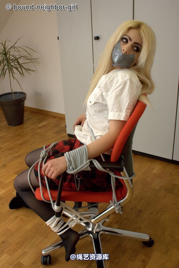 bound-neighbor-girl - Nina A - Office bondage 3 第 41 张图片