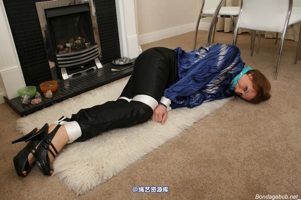 bondagebob - Sapphire On her knees 第 98 张图片