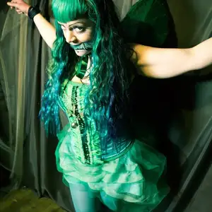 limitedaudience - 2012 raevan green fairy captured 相册封面，共 30 张图片