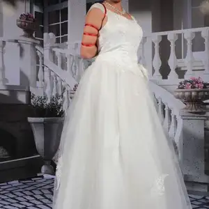 胜景山庄 - 291-果儿婚纱五花 相册封面，共 48 张图片