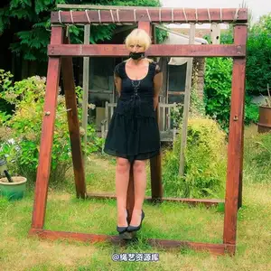 limitedaudience - 2014 kimmy louise cuffed to the cross 相册封面，共 40 张图片