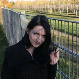 girlsinsteel - Cold day in handcuffs 相册封面，共 103 张图片