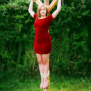 limitedaudience - 2014 bryony fuller alone on the cross 2 相册封面，共 37 张图片