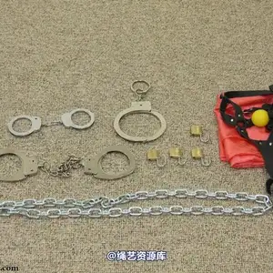 girlsinsteel - Bondage lover Kelly handcuffed 相册封面，共 194 张图片