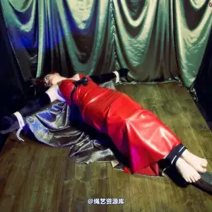 limitedaudience - 2009 raevan bound to a cross 相册封面，共 32 张图片