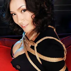 丽柜美束 - 2010-04-02 Lucy 相册封面，共 47 张图片