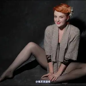 simplytied - RR in jumper and tights 相册封面，共 40 张图片