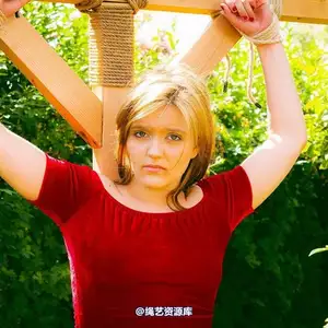 limitedaudience - 2014 bryony fuller alone on the cross 3 相册封面，共 39 张图片