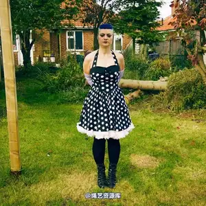 limitedaudience - 2012 raevan spread outdoors 相册封面，共 32 张图片