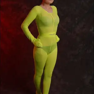 simplytied - Jinx in yellow encasement 相册封面，共 35 张图片