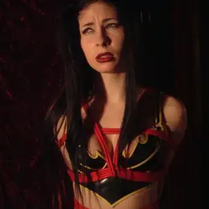 bondagebob - Lydia Hands in the dark 相册封面，共 77 张图片